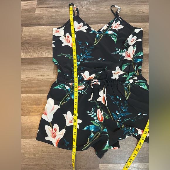 NWT C&E Los Angeles Tiger Lily Romper SZ M - Picture 7 of 13